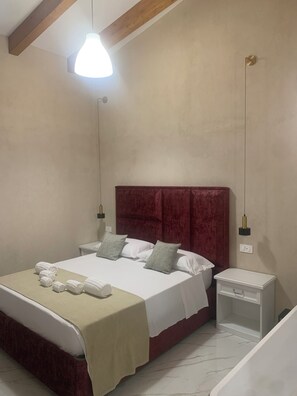 华丽套房 | 客房内保险箱、办公桌、笔记本电脑工作区、免费 WiFi
