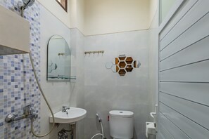 Ducha, toallas, jabón, papel higiénico