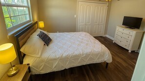 5 Schlafzimmer, Schreibtisch, Bügeleisen/Bügelbrett, Reisekinderbett