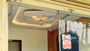 Pintu masuk properti