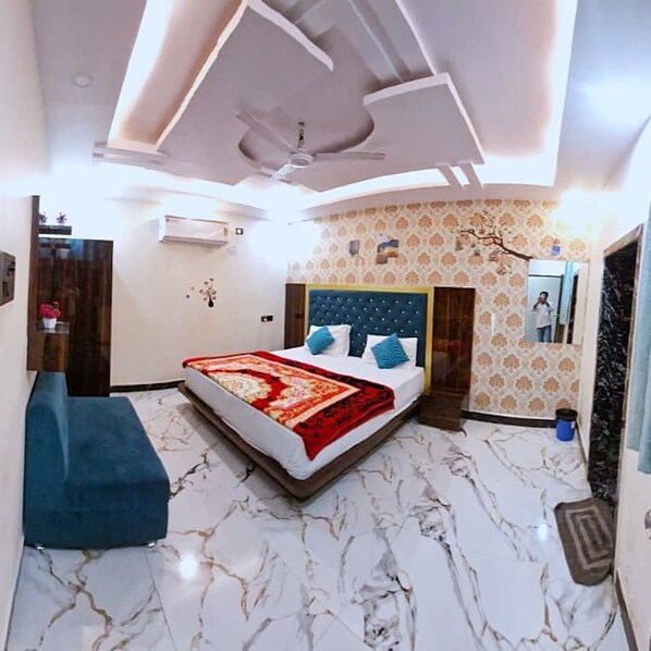 Desk, rollaway beds, free WiFi, bed sheets