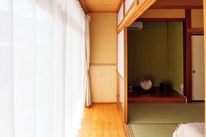 Interior - 10 min walk from Nikko Station / 120 ㎡ / bouldering / secret base in loft / 10 people, 4 parking spaces (日光市若杉町)