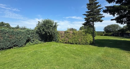 Charming vacation apartment near the Baltic Sea - large garden, relaxed/green, cozy.