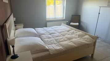 2 bedrooms, travel crib, free WiFi