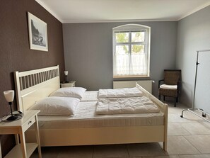 2 bedrooms, travel cot, free WiFi