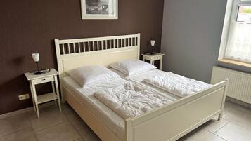2 Schlafzimmer, Reisekinderbett, kostenloses WLAN