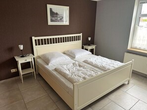 2 Schlafzimmer, Reisekinderbett, kostenloses WLAN