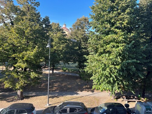 Vista Victoria Aprt. Cozy house in downtown. Park view with animal area-