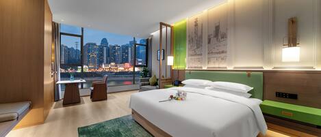 Schreibtisch, laptopgeeigneter Arbeitsplatz, Bügeleisen/Bügelbrett