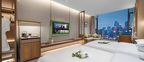 Schreibtisch, laptopgeeigneter Arbeitsplatz, Bügeleisen/Bügelbrett