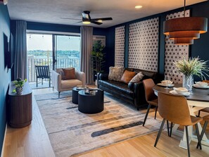 Living area - City Views~Close 2 Salem~Balcony (Beverly)