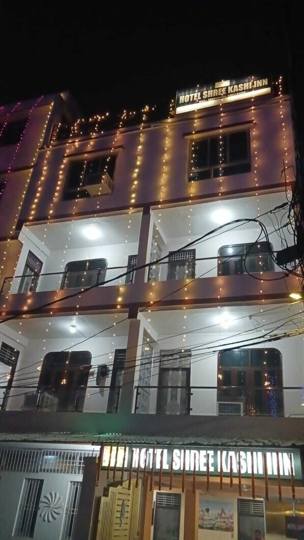 Front of property - HOTEL SHREE KASHI INN (VARANASI)