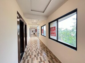 Lobby - Hotel Nature Peak (Bardoli)