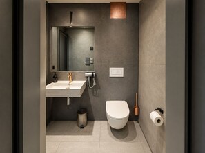 Shower, hair dryer, towels, soap - NOX design hotel with self-check-in double room 1 Grey (Walzbachtal)
