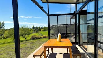 Cortinas blackout, tabla de planchar con plancha y wifi gratis