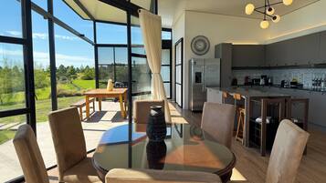 Superior huis, terras, uitzicht op tuin | Verduisterende gordijnen, een strijkplank/strijkijzer, gratis wifi