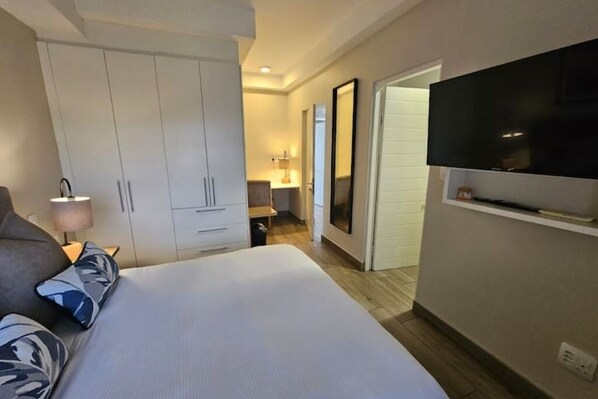 2 عدّة غرف نوم ومكواة/لوح كي وواي فاي وملاءات أسرّة