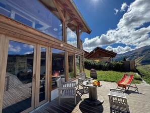 Outdoor dining - Spacious apartment with mountain view and parking for 10 guests (Vars)