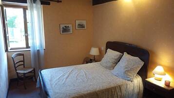 3 slaapkamers, een strijkplank/strijkijzer, internet, beddengoed