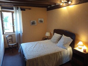 3 bedrooms, iron/ironing board, Internet, bed sheets