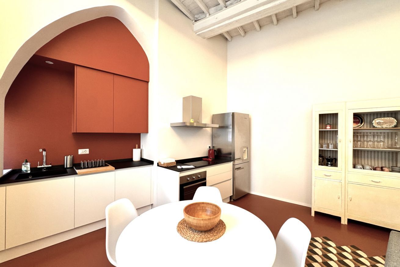 Frigorifero, forno, piano cottura, lavastoviglie