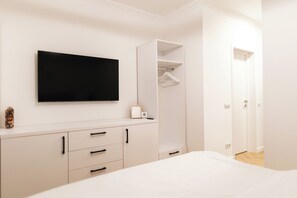 Comfort Apartment | Iron/ironing board, free WiFi