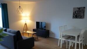 TV - Wine, space & well-being - your vacation apartment "Im Rosengarten - I" (Mommenheim)