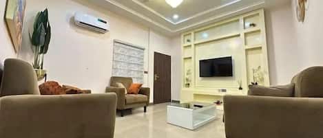 Appartement Familial, balcon, vue ville | Coin séjour