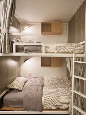 6 Beds Mixed Dormitory | Soundproofing, free WiFi, bed sheets