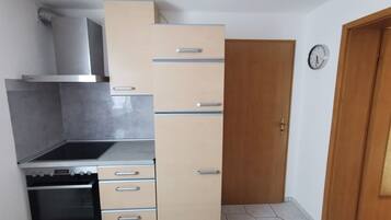 Mikrowelle, Ofen, Herdplatte, Geschirrspüler