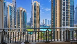 Appartement luxueux, balcon, vue sur la ville | Vue du balcon