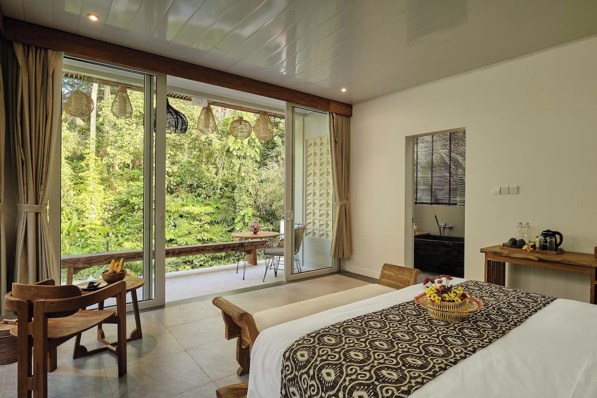 One Bedroom infinity pool villa with jungle view | Desk, free WiFi, bed sheets