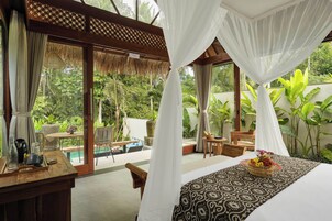 Escritorio, wifi gratis y ropa de cama