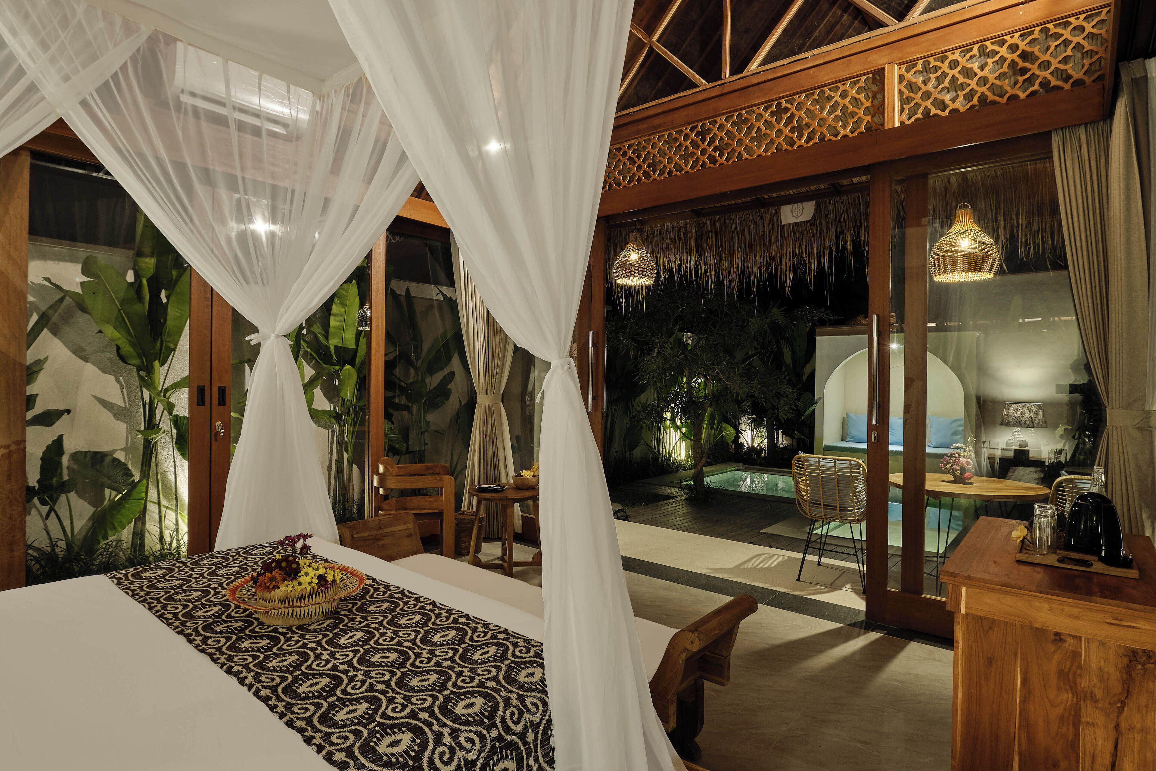 One Bedroom villa with private pool | Desk, free WiFi, bed sheets