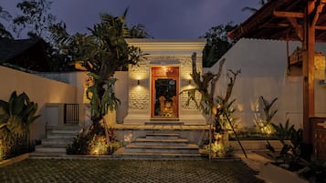 Pintu masuk properti
