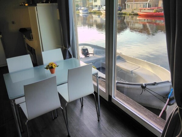 Dining - Boathouse Amsterdam with bikes (Amsterdam)
