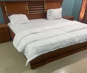 3 室のベッドルーム、アイロン / アイロン台、WiFi、ベッドシーツ