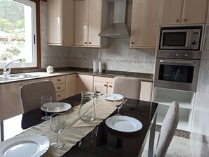 Kühlschrank, Mikrowelle, Geschirrspüler