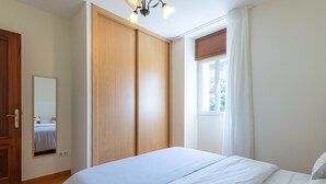 2 多间卧室、熨斗/熨衣板、床单