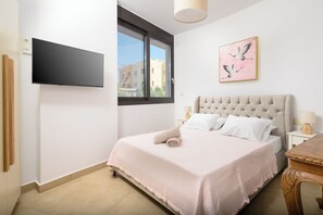 4 室のベッドルーム、セーフティボックス (室内)、アイロン / アイロン台、旅行用ベビーベッド