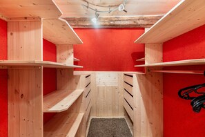 Interior - Apartment 'In the Attic' with Private Terrace, Shared Garden and Wi-Fi (Titisee-Neustadt)