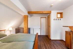 2 bedrooms, WiFi, bed sheets