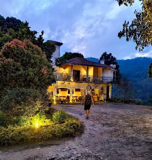 Front of property - Hideaway Trails Ella (Ella)