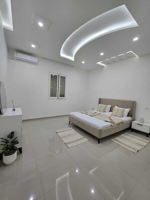 3 bedrooms, iron/ironing board, travel cot, free WiFi