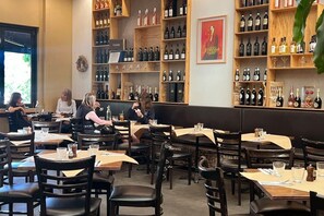 Dining - Charming Mosman Gem - Close to the City (Mosman)