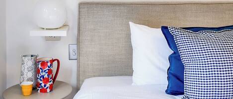 2 bedrooms, desk, iron/ironing board, WiFi