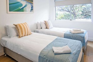 2 bedrooms, desk, iron/ironing board, WiFi