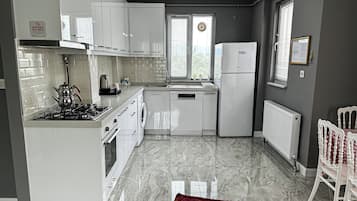 Fridge, oven, dishwasher, coffee/tea maker