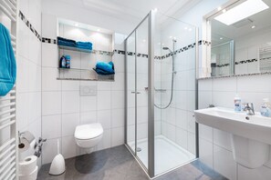 Shower - Apartment 'Duhnen' with Balcony and Wi-Fi (Cuxhaven)