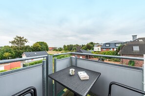 Outdoor dining - Apartment 'Duhnen' with Balcony and Wi-Fi (Cuxhaven)